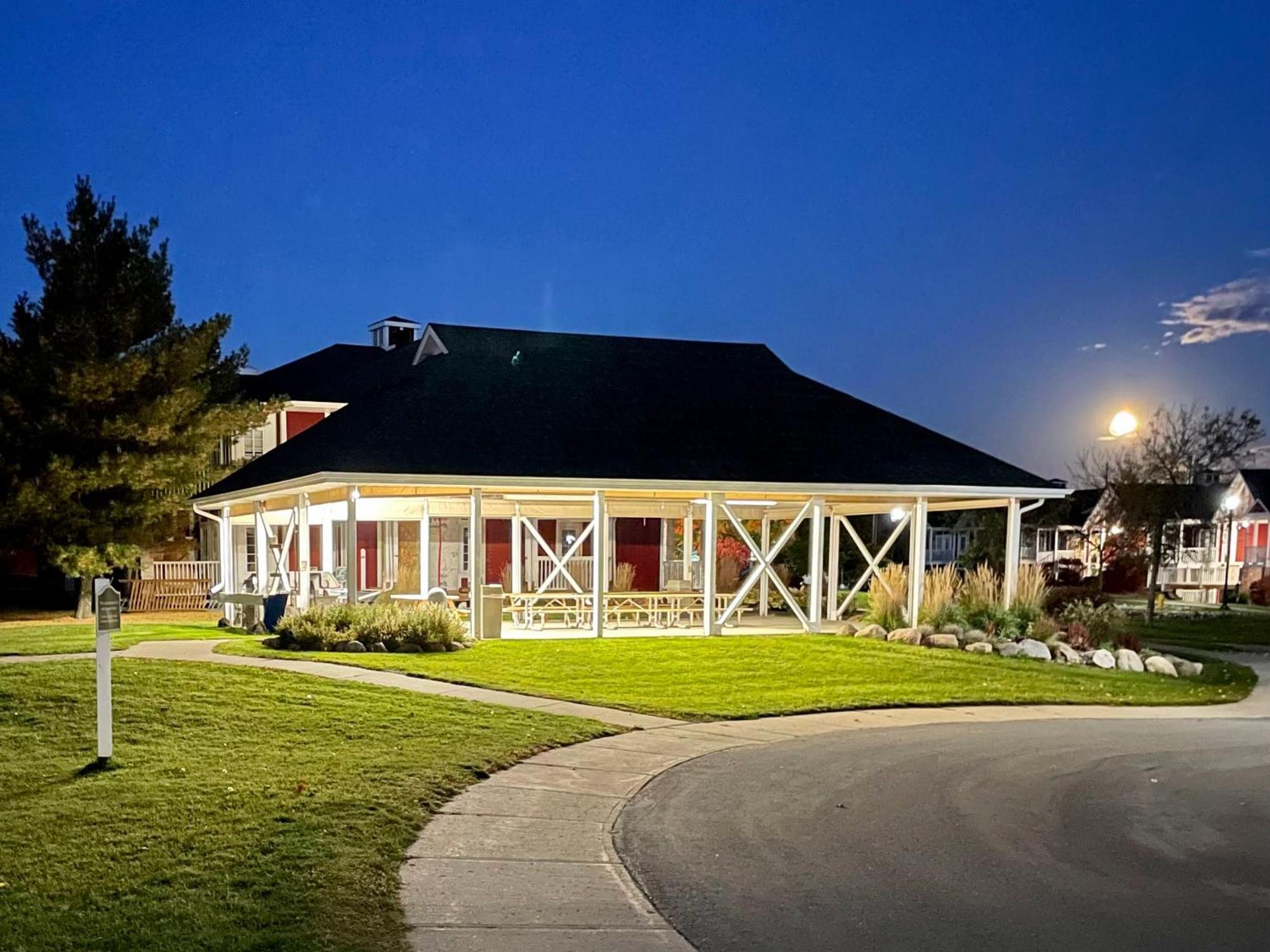 Hillside Haven: Carriage Club Resort Retreat Edgar Buitenkant foto