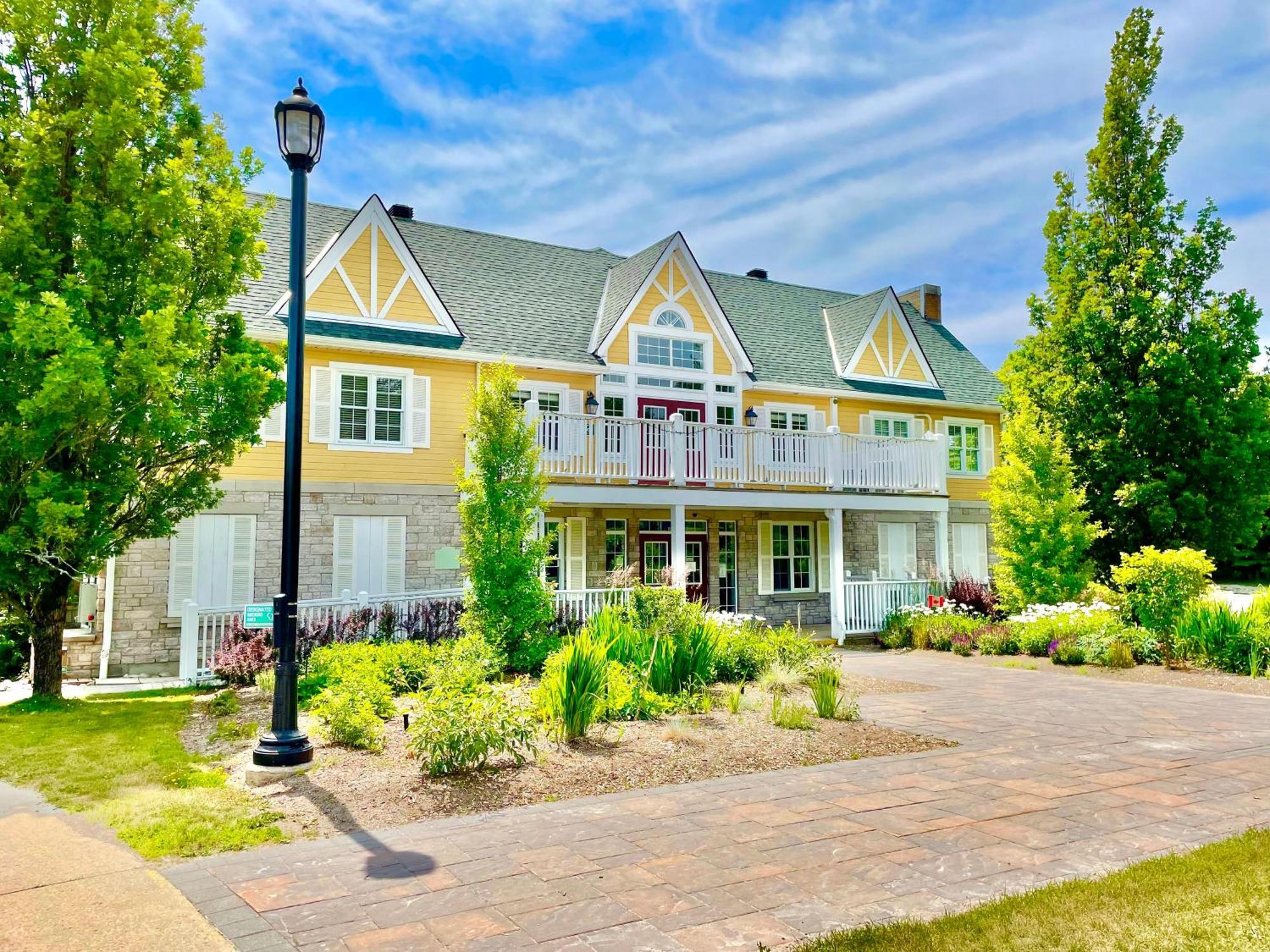 Hillside Haven: Carriage Club Resort Retreat Edgar Buitenkant foto
